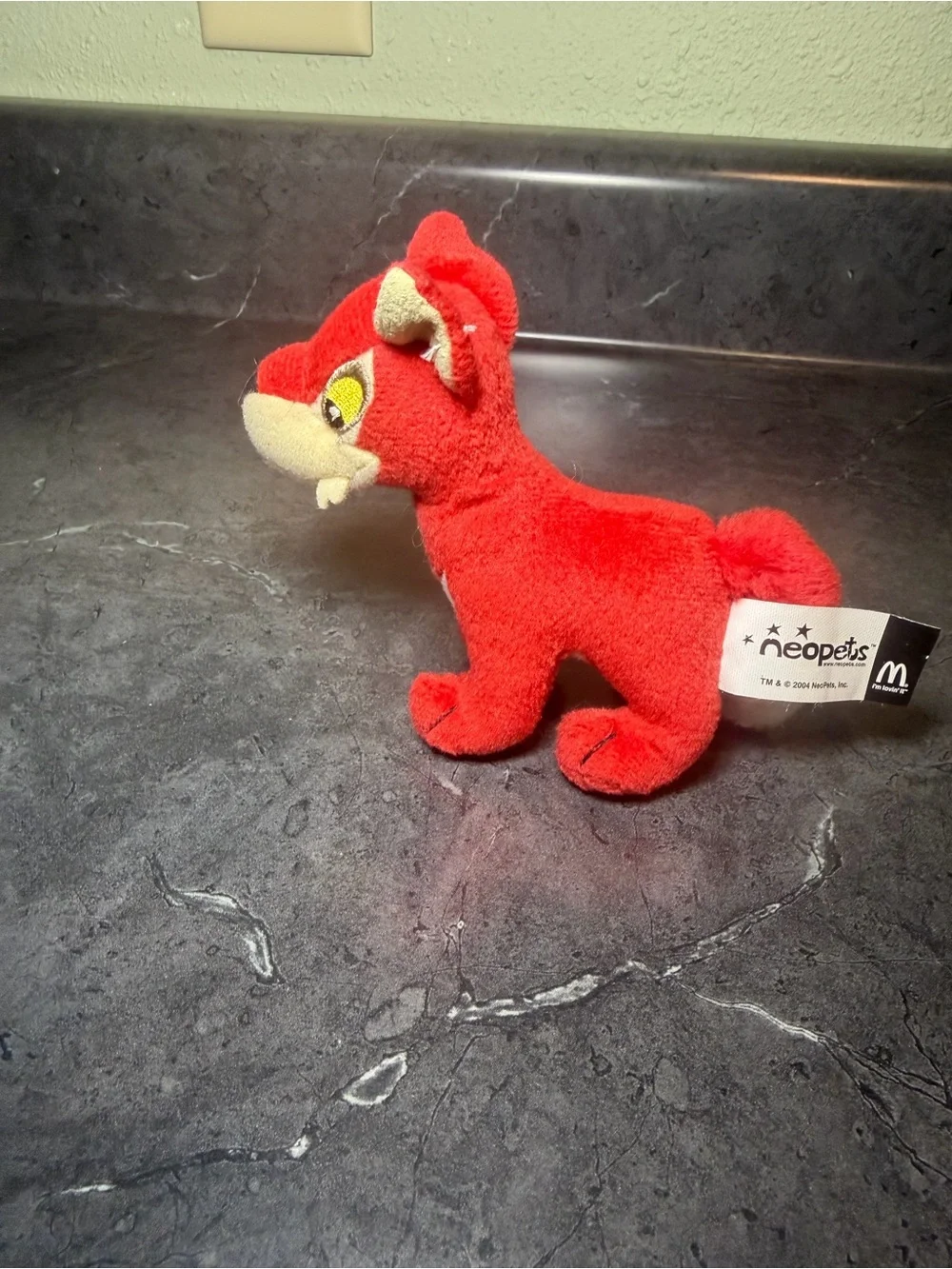 McDonalds Neopets Red Lupe Plush Figure 2004 Star Tag 4